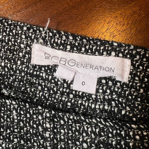 BCBG Generation tweed skirt ▪️ black, white & silver EUC ▪️ size 0 - Picture 3 of 5